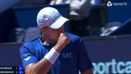  Kejutan di Barcelona: Petenis Serbia Singkirkan Unggulan, Tembus Perempat Final