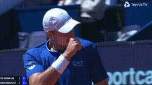  Kejutan di Barcelona: Petenis Serbia Singkirkan Unggulan, Tembus Perempat Final