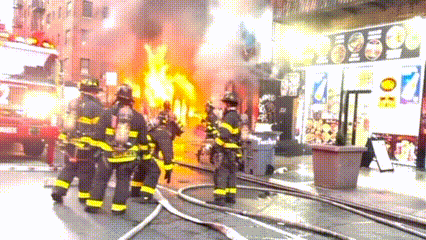 Kebakaran Gedung Hunian di Manhattan Berhasil Dikendalikan, Petugas Fokus Cegah Perluasan Api