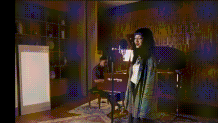 Assia Keva Hidupkan Kembali “Moonlight”, Lagu Cinta Sederhana yang Lahir dari Spontanitas