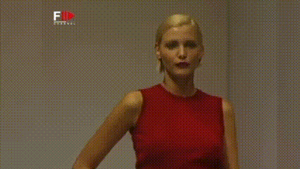 Gaya Minimalis Berstruktur Warnai Koleksi Spring/Summer 1995 di Milan Fashion Week