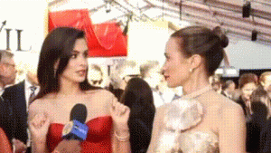  Anne Hathaway dan Emily Blunt Bicara Sekuel “The Devil Wears Prada 2” di Premiere Meriah New York