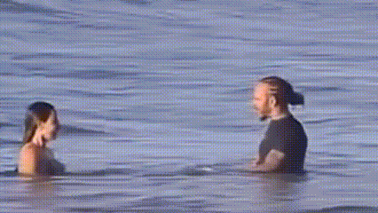  Kim Kardashian dan Lewis Hamilton Pamer Kemesraan di Pantai Malibu, Hubungan Kian Serius 