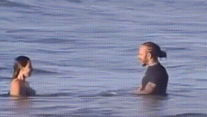  Kim Kardashian dan Lewis Hamilton Pamer Kemesraan di Pantai Malibu, Hubungan Kian Serius