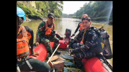  Evakuasi Dua Remaja Tenggelam di Sungai Cisanggarung, TNI AL Tunjukkan Respons Cepat
