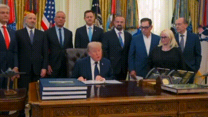 Trump Klaim 17 Raksasa Farmasi Sepakat Turunkan Harga Obat, FDA Setujui Terapi Gen untuk Tuli