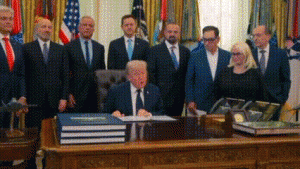 Trump Klaim 17 Raksasa Farmasi Sepakat Turunkan Harga Obat, FDA Setujui Terapi Gen untuk Tuli