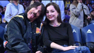 Eileen Kelly Bicara Terbuka soal Hubungan Beda Usia dengan Anthony Kiedis