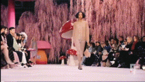 Matthieu Blazy Suguhkan Visi Haute Couture Futuristik di Paris Fashion Week 2026