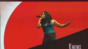 Demi Lovato Hadirkan Suami di Panggung New York, Bawakan Lagu Pernikahan Penuh Haru