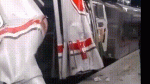  Tabrakan KA Jarak Jauh dan KRL di Bekasi Timur: 3 Tewas, Puluhan Luka-Luka