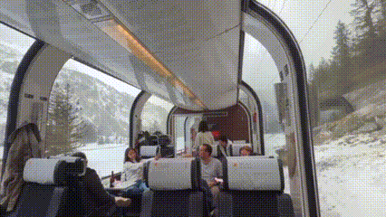 Menjelajahi Bernina Express, Kereta Paling Indah di Dunia yang Melintasi Alpen Swiss–Italia