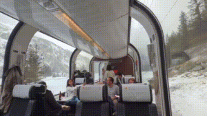 Menjelajahi Bernina Express, Kereta Paling Indah di Dunia yang Melintasi Alpen Swiss–Italia