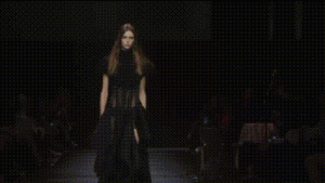  Ann Demeulemeester Fall 2026: Nuansa Gelap Puitis Kuasai Paris Fashion Week