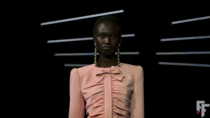  Valentino Garavani “Fireflies” Spring/Summer 2026: Alessandro Michele Sulap Paris Fashion Week Jadi Panggung Puisi Mode