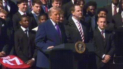  Trump Sambut Juara Nasional Indiana Hoosiers di Gedung Putih, Puji Pelatih Kurt Cignetti sebagai “Pemenang Sejati”