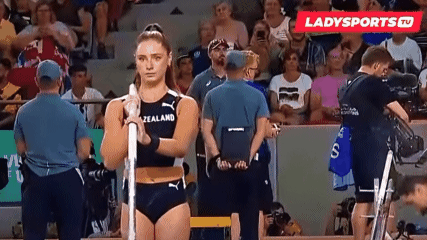 Dramatis dan Menegangkan! Momen-Momen Terbaik Pole Vault Putri Ini Bikin Penonton Deg-Degan
