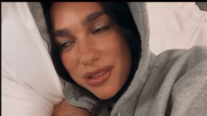 Air Mata Dua Lipa Tutup Radical Optimism Tour di Mexico City: “Ini Pencapaian Terbesar dalam Hidup Saya” 