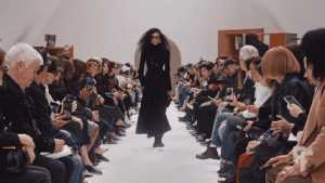 “Celine Fall Winter 2026/2027”: Elegansi Minimalis Paris Fashion Week yang Semakin Modern dan Berani