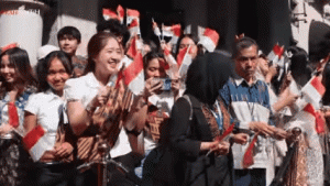  “Prabowo Diserbu WNI di Paris: Tangis Haru Pecah, Mahasiswa Indonesia Berebut Momen Langka Bersama Presiden”