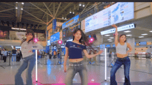  “KPOP Medley Dance Cover” Bakar Panggung dengan Eneri Penuh dan Nostalgia Generasi Idol