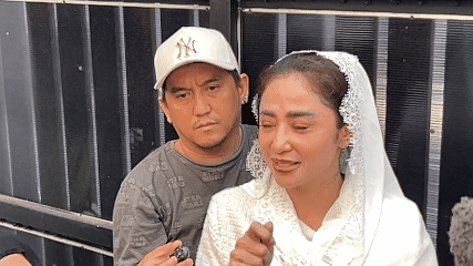 Dewi Perssik Bagikan 12 Sapi Kurban di Hari Kedua Iduladha, Rela Pulang Cepat demi Warga dan Tetangga 