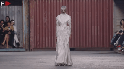 Maison Margiela Tampilkan Koleksi Fall 2026 di Shanghai, Glenn Martens Angkat Tema Rekonstruksi dan Upcycling Kreatif