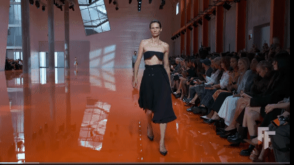 Prada Spring/Summer 2026 Tampilkan Elegansi Modern dan Eksperimen Siluet di Milan Fashion Week