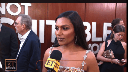 Mindy Kaling Sambut Perbandingan “Not Suitable for Work” dengan Friends Generasi Z