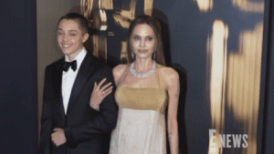  Putra Angelina Jolie dan Brad Pitt, Knox Jolie-Pitt, Rayakan Kelulusan SMA dengan Pertarungan Muay Thai