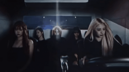 LE SSERAFIM, ILLIT, dan KATSEYE Bersatu dalam Proyek Musik Global “ICONIC BY MISTAKE”