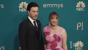  Kaley Cuoco dan Tom Pelphrey Umumkan Kehamilan Anak Kedua