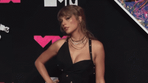  Taylor Swift Bagikan Foto Masa Kecil Jelang Rilis Toy Story 5, Ungkap Proses Cepat Menulis Lagu untuk Film