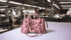  Dolce&Gabbana Hadirkan Vittoria Bag dengan Sentuhan Kristal Mewah dan Keahlian Handmade