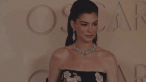 Anne Hathaway Umumkan Kehamilan Anak Ketiga, Bagikan Momen Bahagia Bersama Keluarga