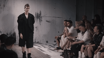 Yohji Yamamoto Tampilkan Koleksi Terbaru di Paris Fashion Week Menswear