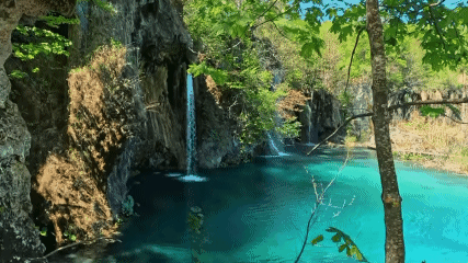  Menjelajahi Keindahan Taman Nasional Plitvice, Surga Alam Kroasia yang Memikat Dunia 
