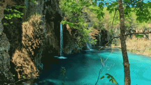  Menjelajahi Keindahan Taman Nasional Plitvice, Surga Alam Kroasia yang Memikat Dunia