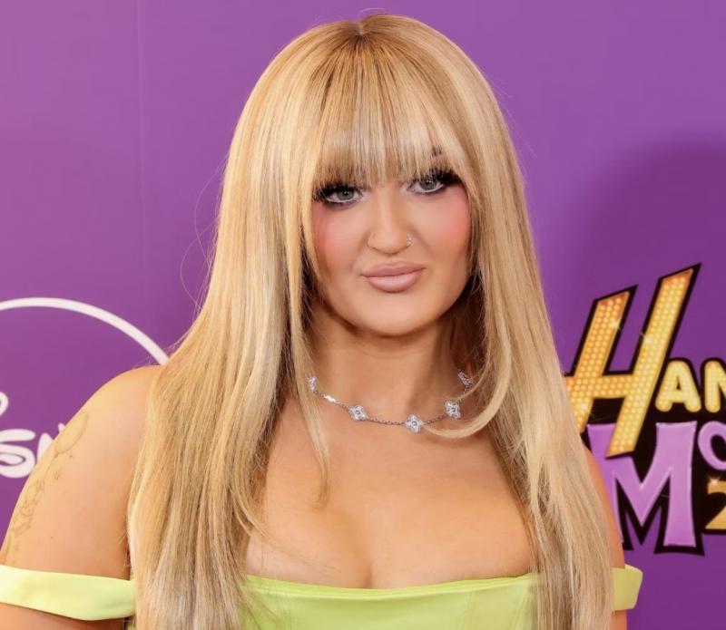  Mikayla Nogueira Kembali ke Rambut Cokelat Usai Mayoritas Penggemar Tolak Gaya Blonde