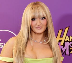  Mikayla Nogueira Kembali ke Rambut Cokelat Usai Mayoritas Penggemar Tolak Gaya Blonde
