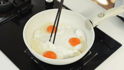  Bolognese Eggs, Perpaduan Telur Goreng dan Saus Bolognese dengan Cita Rasa Indonesia