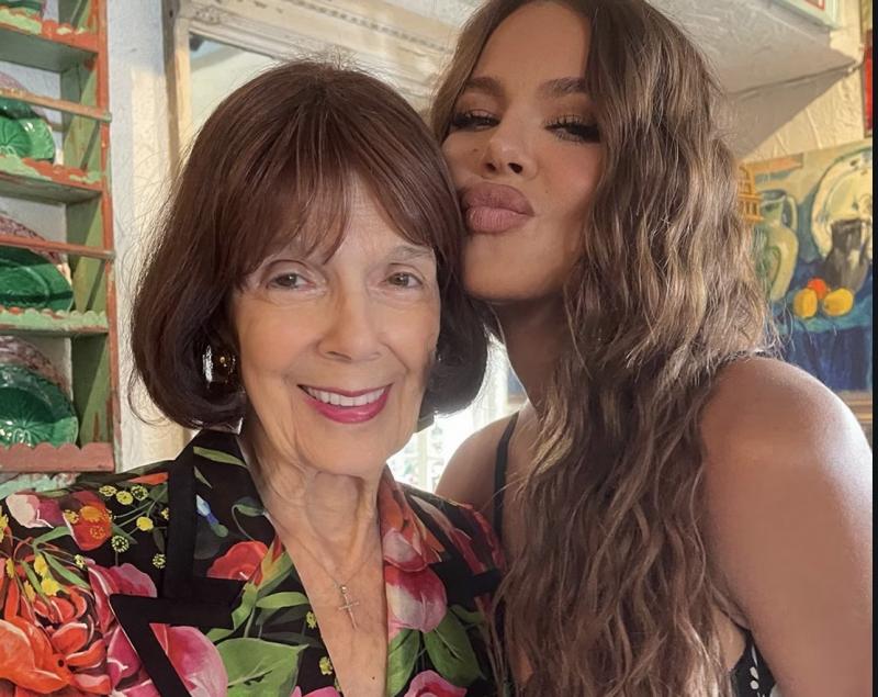 Khloé Kardashian Kenang Sang Nenek MJ, Yakin Sampaikan Pesan Cinta untuk Mendiang Robert Kardashian