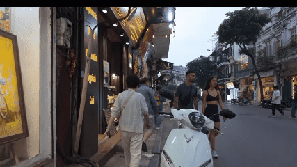 Hanoi Old Quarter Tawarkan Suasana Jalanan yang Semarak, Interaksi Warga Jadi Daya Tarik Wisata