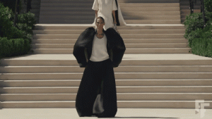  Balenciaga Tampilkan Era Baru di Haute Couture Lewat Debut Pierpaolo Piccioli