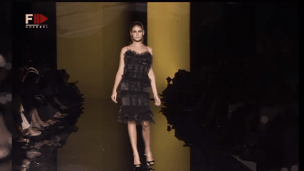  Elie Saab Fall 2006 Couture Tampilkan Gaun Malam Elegan dengan Sentuhan Glamour Klasik