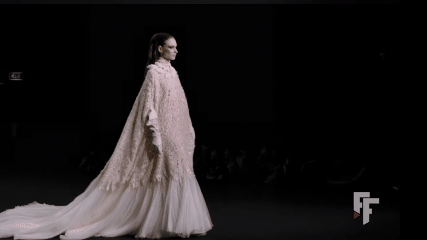  Stéphane Rolland Tampilkan Keanggunan Arsitektural di Haute Couture Paris