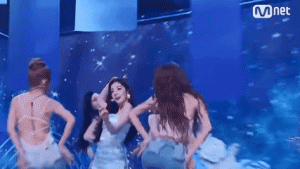  Red Velvet Bawakan “Surfin’ Boy” untuk Pertama Kalinya di M Countdown, Suguhkan Nuansa Musim Panas