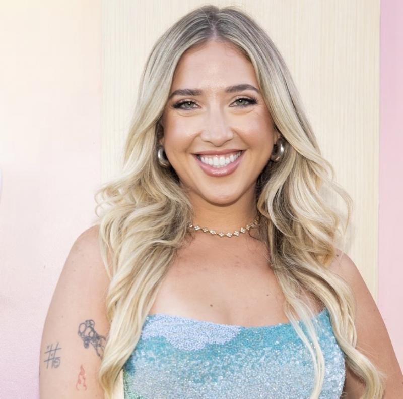  Leah Barrs Bantah Pernah Berhubungan Intim dengan Travis Barker, Tegaskan Isu Itu Tidak Benar