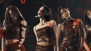  TWICE Hadirkan Energi Membara Lewat Lagu “FIREWORK”