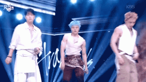  Stray Kids Tampilkan Energi Penuh Percaya Diri lewat “This & That” di Music Bank